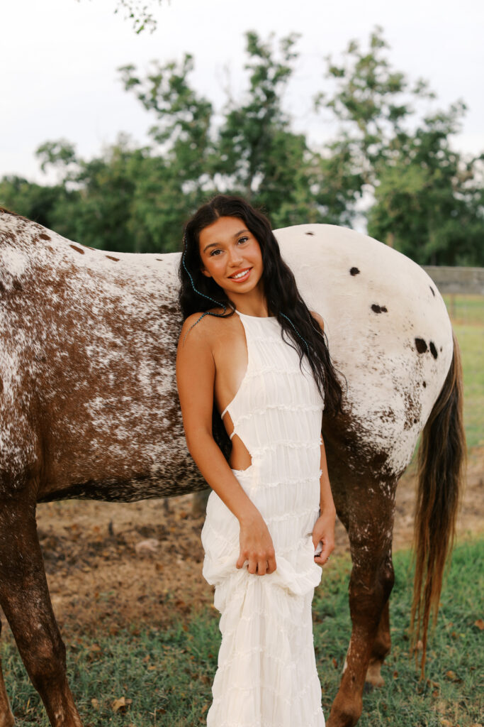 darlin' seniors portrait in friendswood, texas at ranch