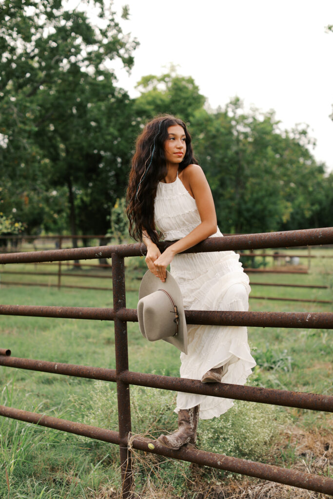 darlin' seniors portrait in friendswood, texas at ranch