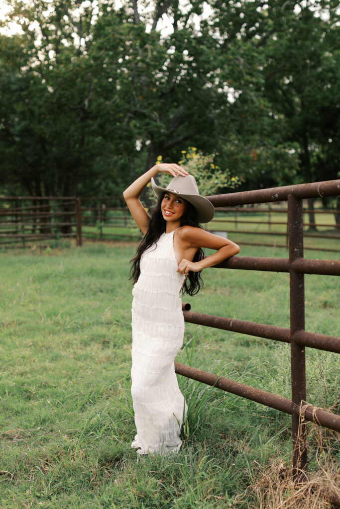 darlin' seniors portrait in friendswood, texas at ranch