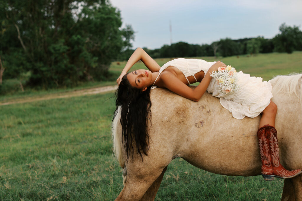 darlin' seniors portrait in friendswood, texas at ranch