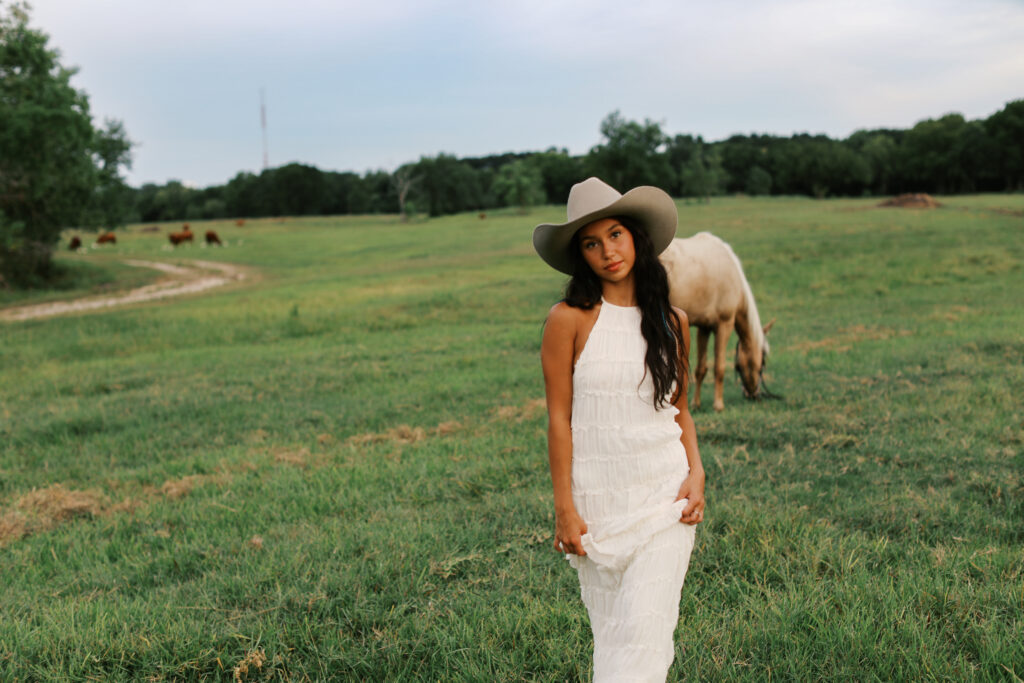 darlin' seniors portrait in friendswood, texas at ranch
