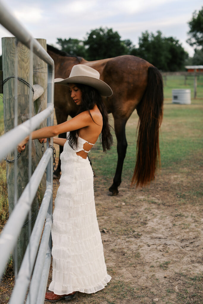 darlin' seniors portrait in friendswood, texas at ranch