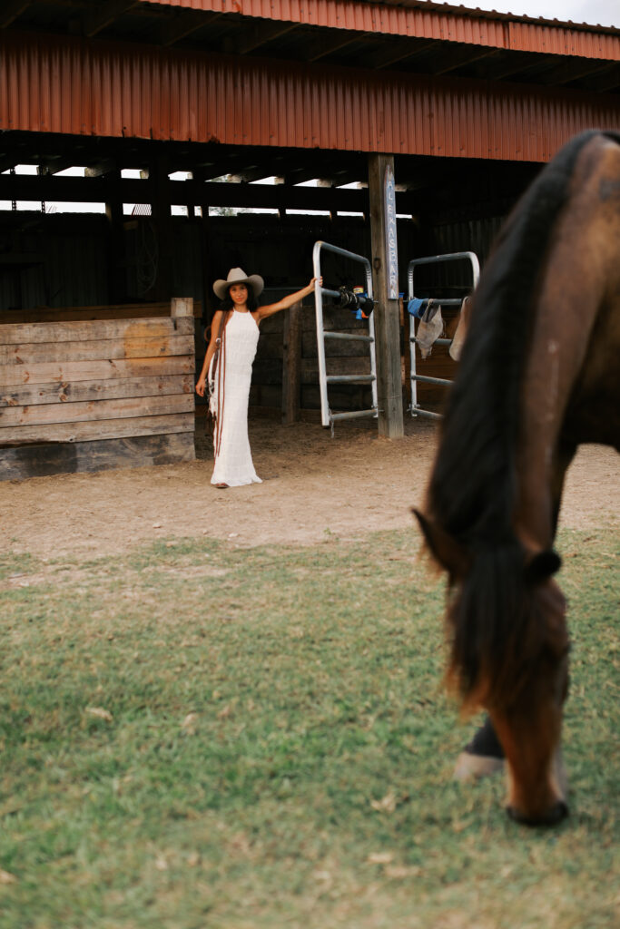 darlin' seniors portrait in friendswood, texas at ranch