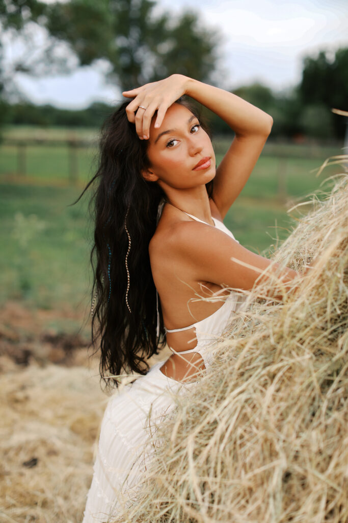 darlin' seniors portrait in friendswood, texas at ranch