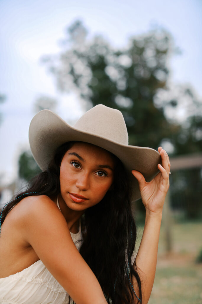darlin' seniors portrait in friendswood, texas at ranch